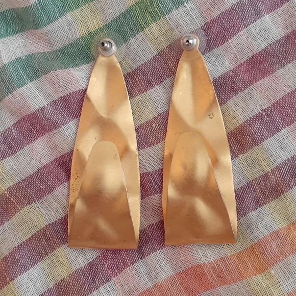 Vintage Quilted Gold Earrings - Picture 2 of 5